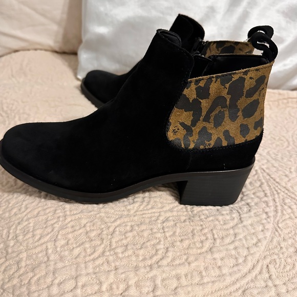 Clarks Women’s Memi Zip Leopard size 7.5 suede ankle boots new never worn - Picture 4 of 14